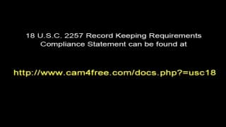 Deux jeunes lesbiennes nous chauffent en live