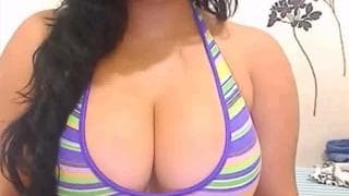 Elle va exhiber une poitrine assez énorme !