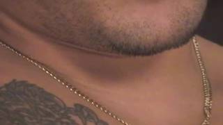 Joe Strong aime bien toucher sa queue