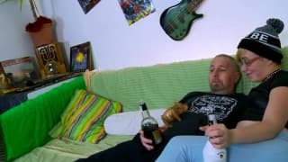 Deux mecs baise la mère noël sauvagement