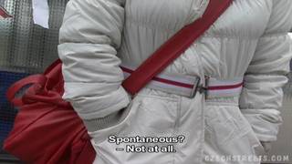 Pour du cash il va la baiser en exterieur