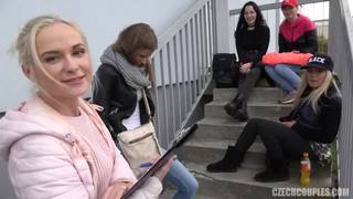 Une tchèque payée pour baiser avec un couple