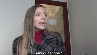 Pour de l'argent une salope baise avec ce mec