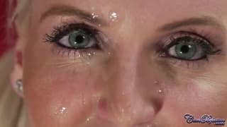 Etudiante blonde baise le surveillant