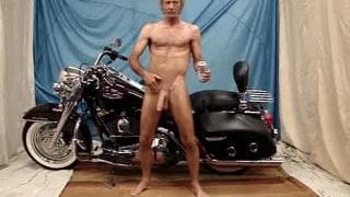 Ce mec bien chaud s'exhibe sur le net !