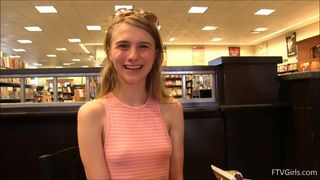 Les exhibs publiques de la délicieuse Sharlotte