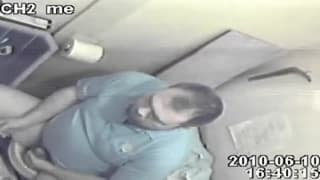 Ce mec aime masturber sa queue et se filmer