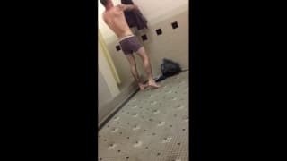 Sous la douche dans les vestiaires !
