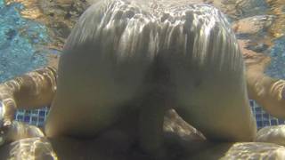 Pornstar Natalie Heart baise dans le jacuzzi