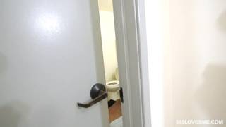 Sa belle soeur aime jouer avec sa bite