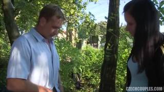 Couple gagne du cash pour un plan a trois