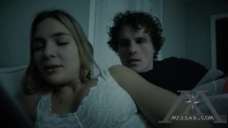 Blair Williams est une belle-sœur blonde coquine