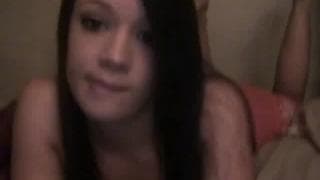 Jeune salope qui souhaite tuer le temps