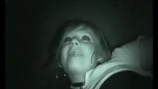 Lécher est une chose qu'elle sait bien faire