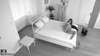 Cette femme en solo se touche dans son hotel