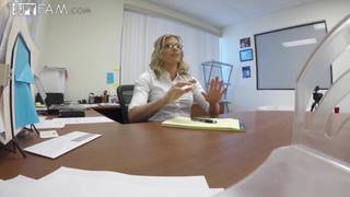 Cette secrétaire est la pire chaudasse