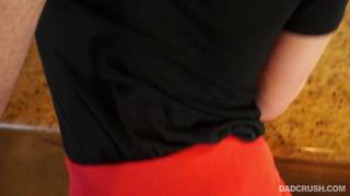 Taylor Sands baisée par ce mec plus vieux