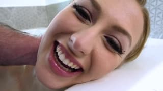 Alexa Grace se débrouille bien avec cette bite