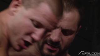 Pas moins de quatre mecs pour une sauterie