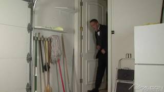 Ils arrêtent de bosser pour une jolie orgie