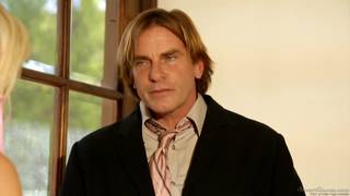 Blonde de bonne humeur se fait bien baiser