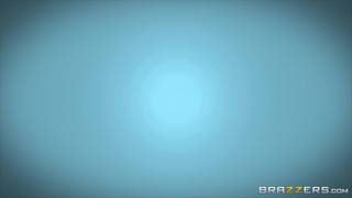 Jeune chaud prend son pied avec une latina