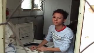 Jeunes twinks baisant au calme sur la terrasse