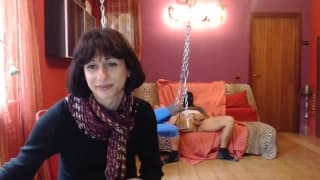 Femme chaude avec une bite pour une sodomie