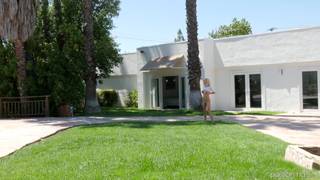 Kenzie Reeves baise avec son voisin.