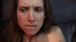 Un très joli minou tout poilu à pénétrer