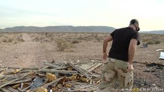 Johnny Sins est le cobaye rêvé pour Courtney !