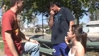 Une bite dans la bouche et lautre dans la chate