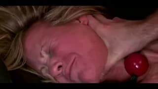 Seule face à toutes ces queues tendues