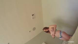 Leigh Rose veut faire une cowgirl inversée en POV