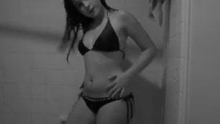 Amatrice super chaude dans la salle de bain