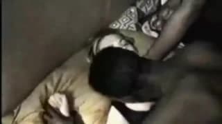 Scène porno amateur avec un black bien doté