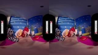 VR - Une salope à chapeau vous suce goulument