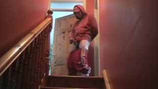 Il se touche bien pour éjaculer à la maison