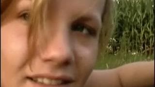 Prendre le cul de sa meuf à sec et dehors