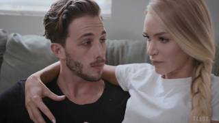 Deux blondes et un mec s'envoient en l'air