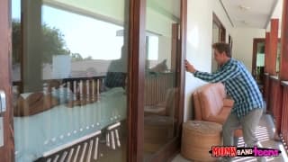 Sa mère donne du plasir à sa copine