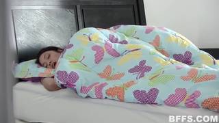 Elles se font réveiller avec des coups de bite