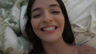 Emily wilis adore la bonne baise dans la chatte