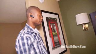 La mignonne ébène Lizzy prend deux grosses bites raides