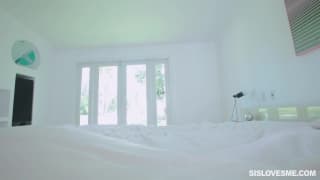 Emily Willis adore monter son demi-frère