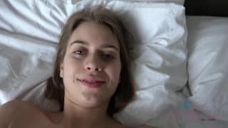 Petite baise du matin après une bonne nuit