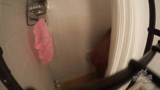 Maserati et ses énormes seins noirs bien pleins