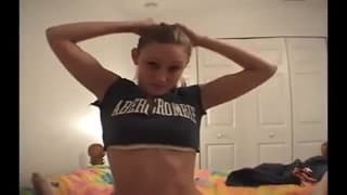 Quand une salope blonde suce comme une reine