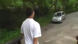 Déchirer la rondelle d'un pote et sans capote