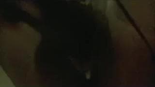 Un gros plan sur cette chatte qu'elle gode